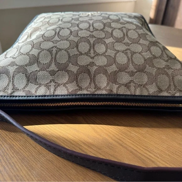 Coach Brown Signature Crossbody Bag ne - Picture 7 of 16